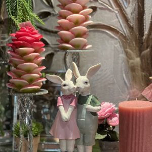 Coppia conigli innamorati serie ” Beatrix & Romantic ” H26,5x10x12 verde  rosa Blanc Mariclò – La Giara – Oggettista e articoli da regalo